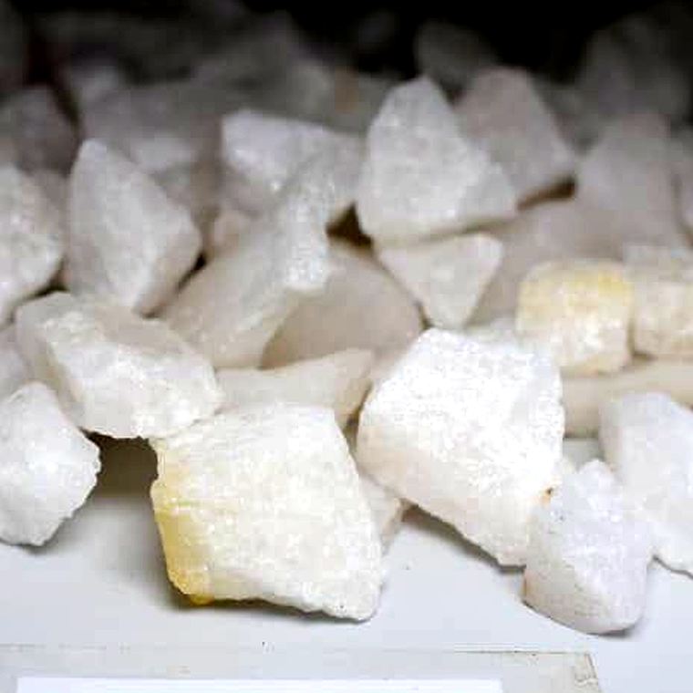 Crushed white quartz